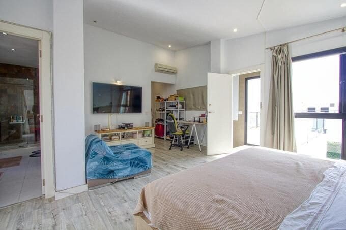 4 bedroom Villa for sale in Polop with pool garage - € 895,000 (Ref: 9402889)