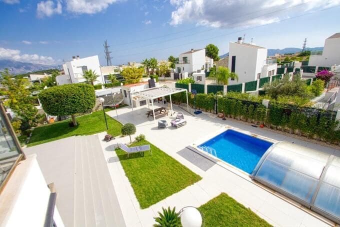 4 bedroom Villa for sale in Polop with pool garage - € 895,000 (Ref: 9402889)