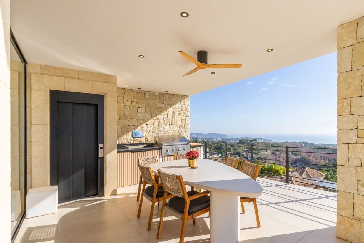 3 bedroom Villa for sale in Benissa with pool garage - € 2,600,000 (Ref: 9496860)