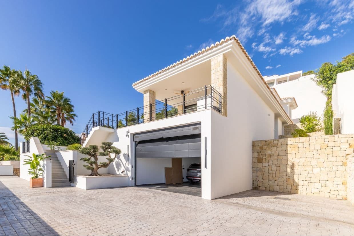 3 bedroom Villa for sale in Benissa with pool garage - € 2,600,000 (Ref: 9496860)