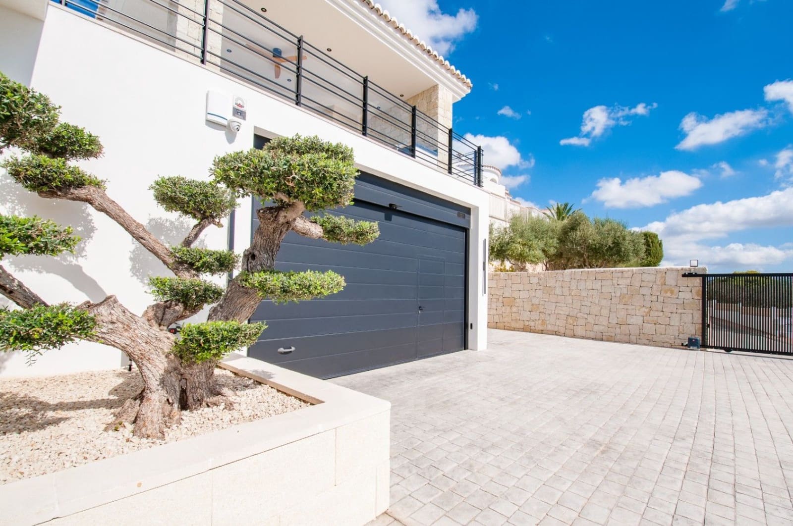 3 bedroom Villa for sale in Benissa with pool garage - € 2,600,000 (Ref: 9496860)