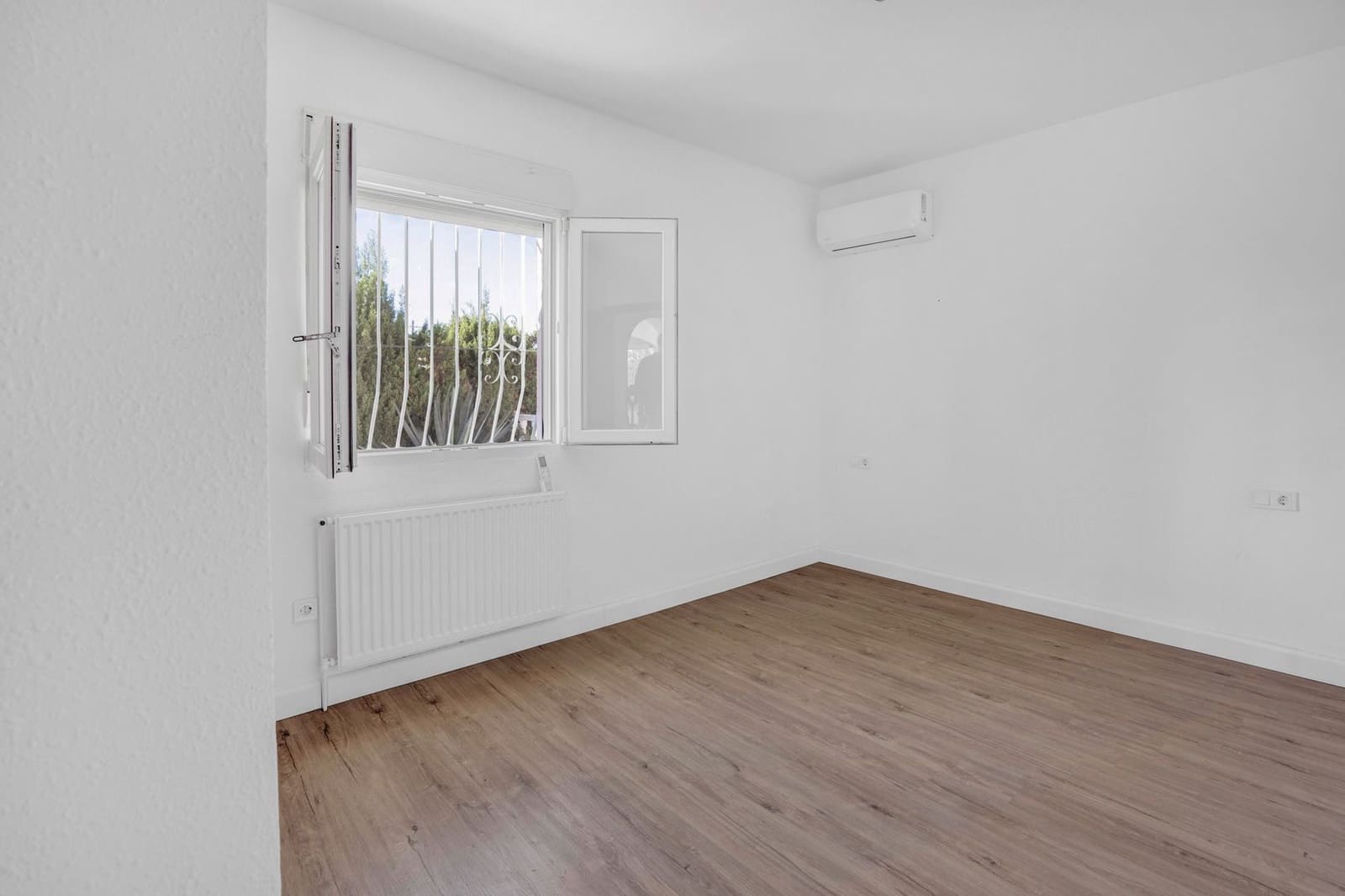 2 soveværelse Villa til salg i Calpe / Calp med swimmingpool - € 470.000 (Ref: 9598679)