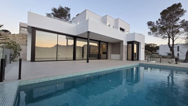 3 soveværelse Villa til salg i Calpe / Calp med swimmingpool garage - € 1.135.000 (Ref: 9690025)