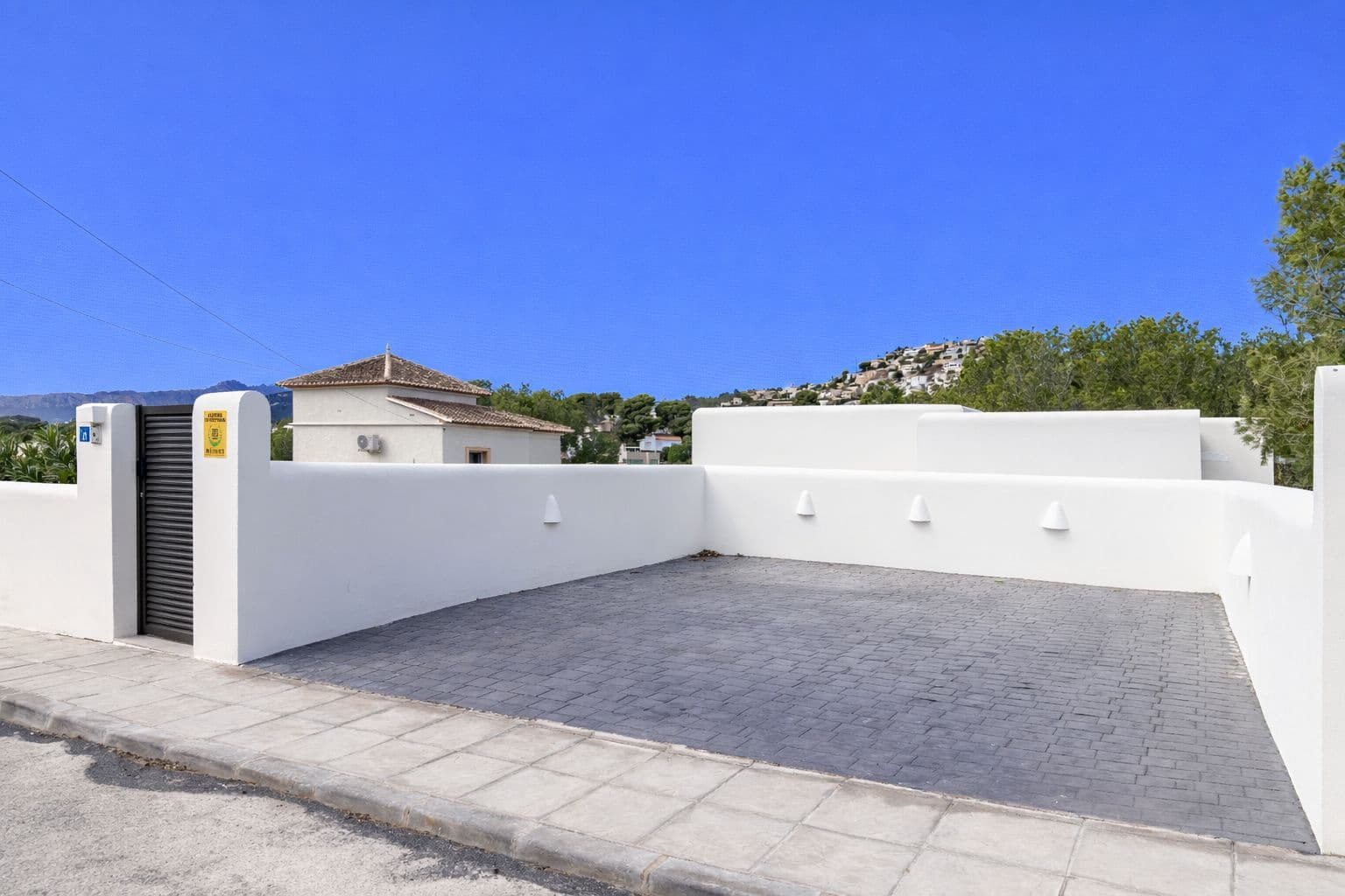 3 bedroom Villa for sale in Benissa with pool garage - € 995,000 (Ref: 9809907)