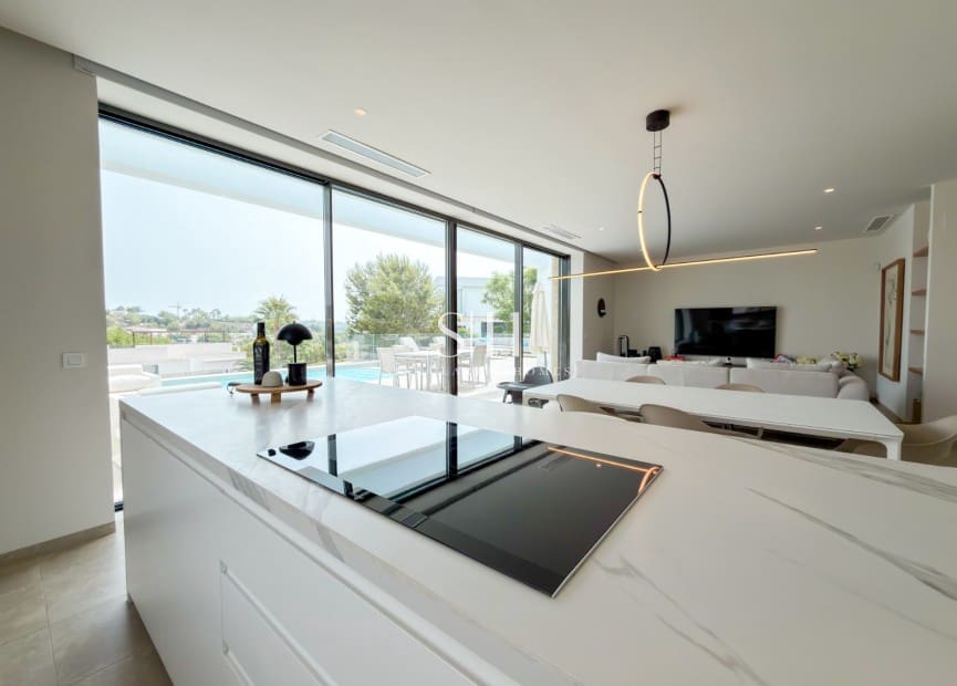 3 quarto Moradia para venda em Las Colinas Golf com piscina garagem - 995 000 € (Ref: 10001223)