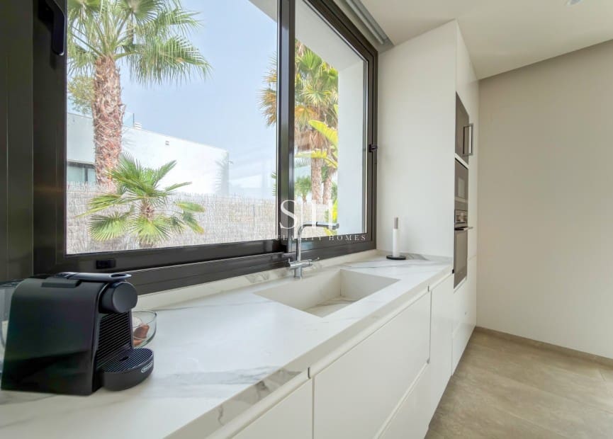 3 quarto Moradia para venda em Las Colinas Golf com piscina garagem - 995 000 € (Ref: 10001223)