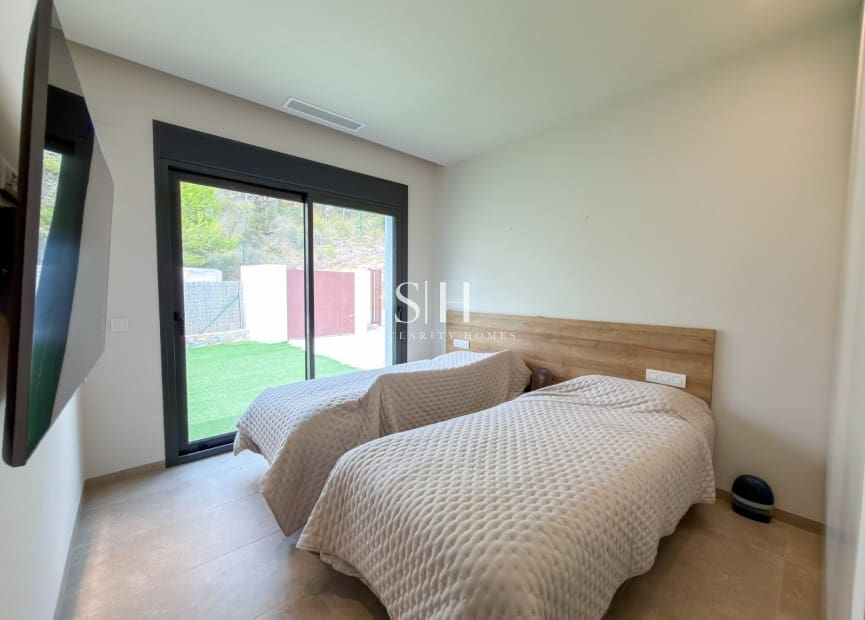 3 quarto Moradia para venda em Las Colinas Golf com piscina garagem - 995 000 € (Ref: 10001223)