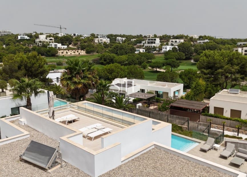 3 quarto Moradia para venda em Las Colinas Golf com piscina garagem - 995 000 € (Ref: 10001223)