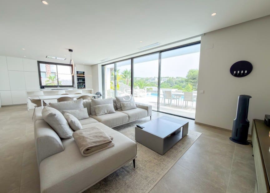 3 quarto Moradia para venda em Las Colinas Golf com piscina garagem - 995 000 € (Ref: 10001223)
