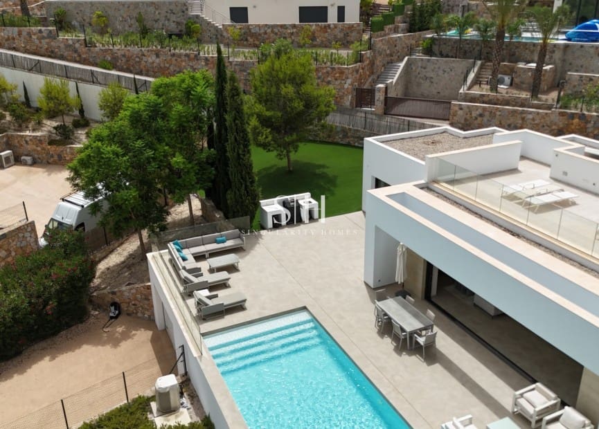 3 quarto Moradia para venda em Las Colinas Golf com piscina garagem - 995 000 € (Ref: 10001223)