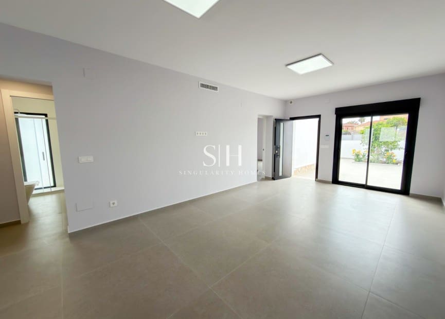 3 bedroom Villa for sale in La Siesta with pool garage - € 499,000 (Ref: 10002559)