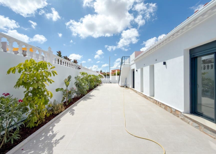 3 bedroom Villa for sale in La Siesta with pool garage - € 499,000 (Ref: 10002559)