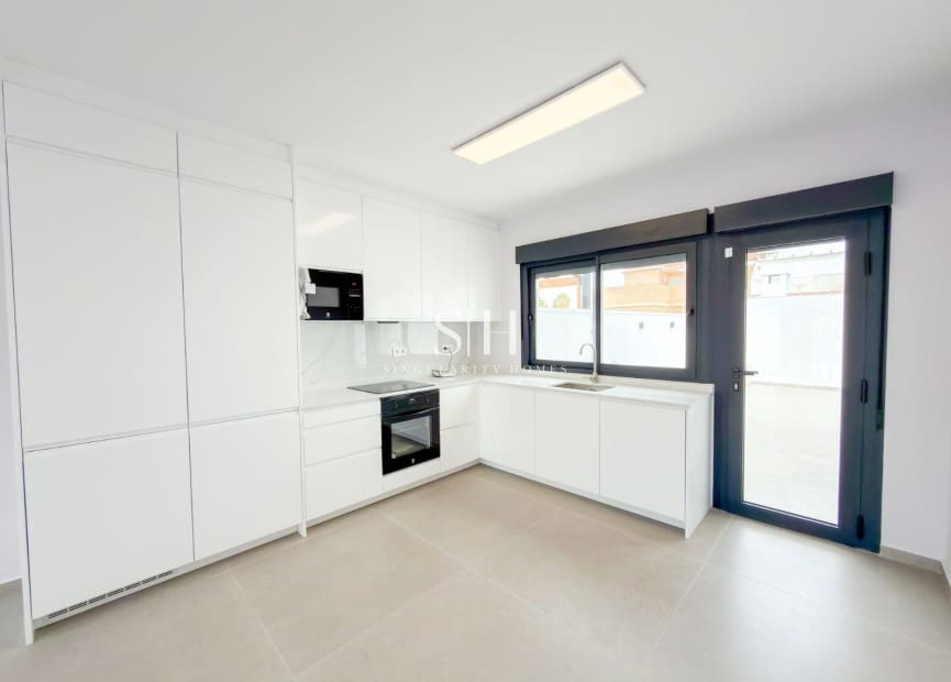 3 bedroom Villa for sale in La Siesta with pool garage - € 499,000 (Ref: 10002559)