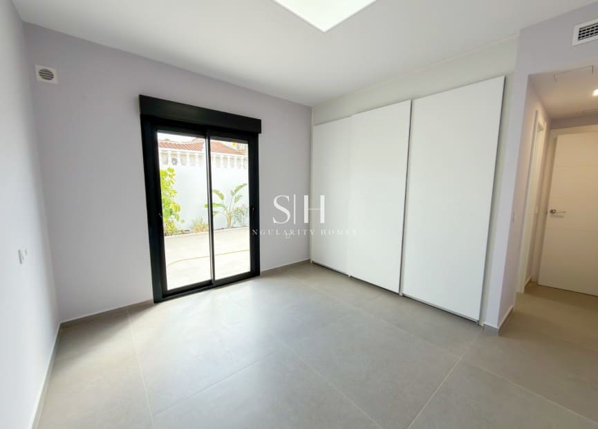 3 bedroom Villa for sale in La Siesta with pool garage - € 499,000 (Ref: 10002559)