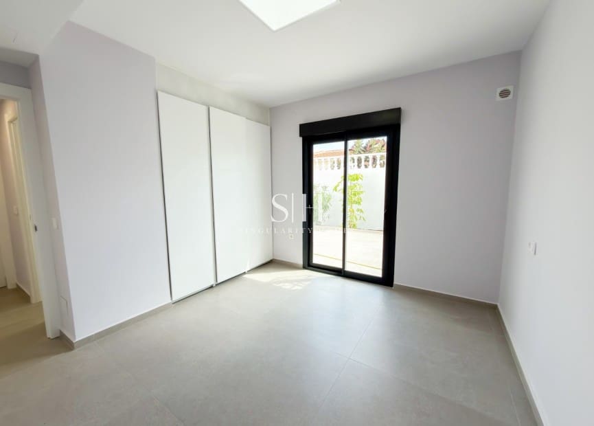 3 bedroom Villa for sale in La Siesta with pool garage - € 499,000 (Ref: 10002559)