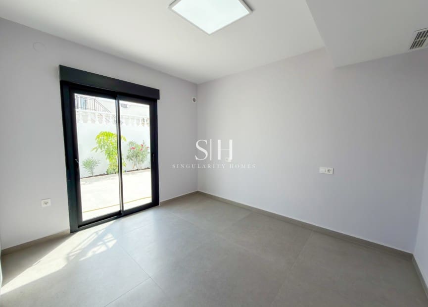 3 bedroom Villa for sale in La Siesta with pool garage - € 499,000 (Ref: 10002559)