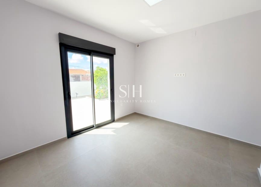 3 bedroom Villa for sale in La Siesta with pool garage - € 499,000 (Ref: 10002559)