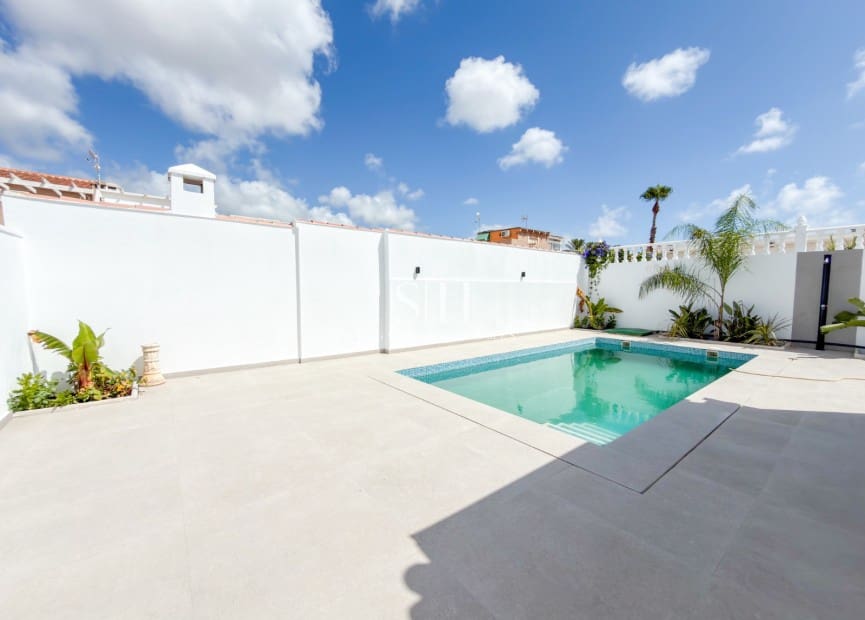 3 bedroom Villa for sale in La Siesta with pool garage - € 499,000 (Ref: 10002559)