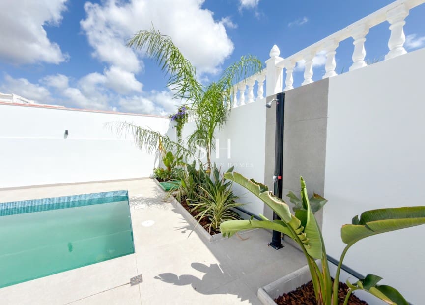 3 bedroom Villa for sale in La Siesta with pool garage - € 499,000 (Ref: 10002559)