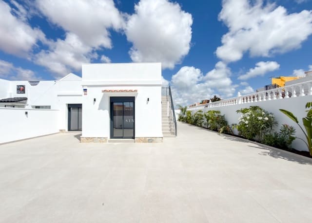 3 bedroom Villa for sale in La Siesta, Torrevieja with pool garage - € 499,000 (Ref: 10002559)