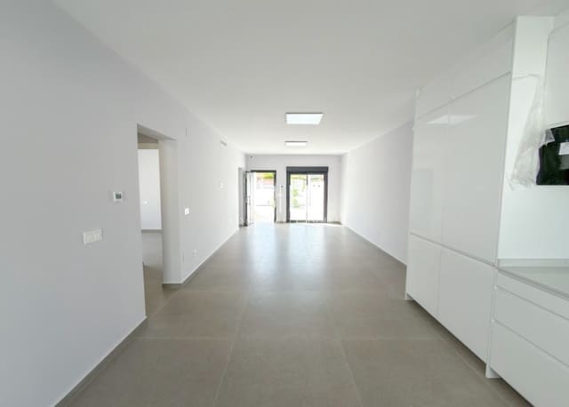 3 bedroom Villa for sale in La Siesta, Torrevieja with pool garage - € 499,000 (Ref: 10002559)