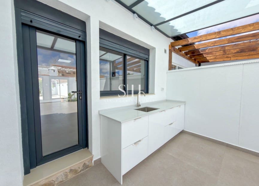 3 bedroom Villa for sale in La Siesta with pool garage - € 499,000 (Ref: 10002559)
