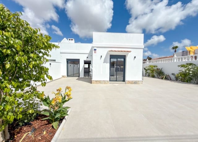 3 bedroom Villa for sale in La Siesta, Torrevieja with pool garage - € 499,000 (Ref: 10002559)