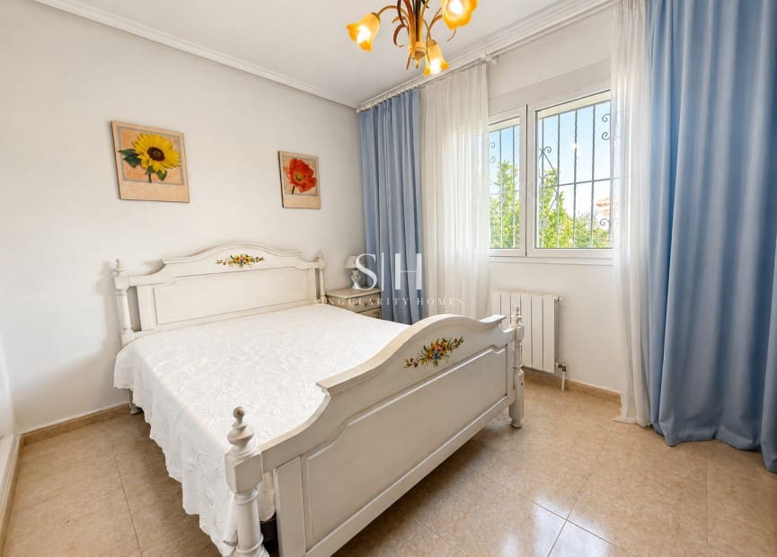 3 chambre Villa/Maison à vendre à Ciudad Quesada avec piscine garage - 450 000 € (Ref: 10006112)
