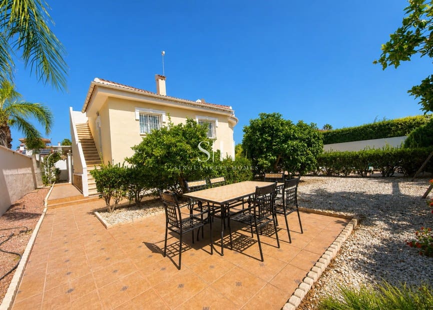 3 chambre Villa/Maison à vendre à Ciudad Quesada avec piscine garage - 450 000 € (Ref: 10006112)