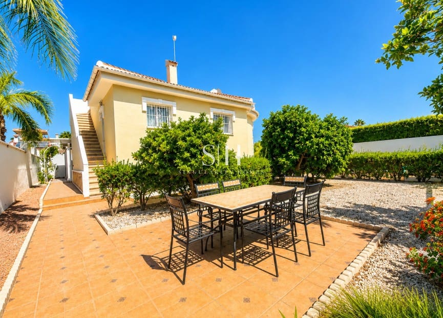 3 chambre Villa/Maison à vendre à Ciudad Quesada avec piscine garage - 450 000 € (Ref: 10006112)