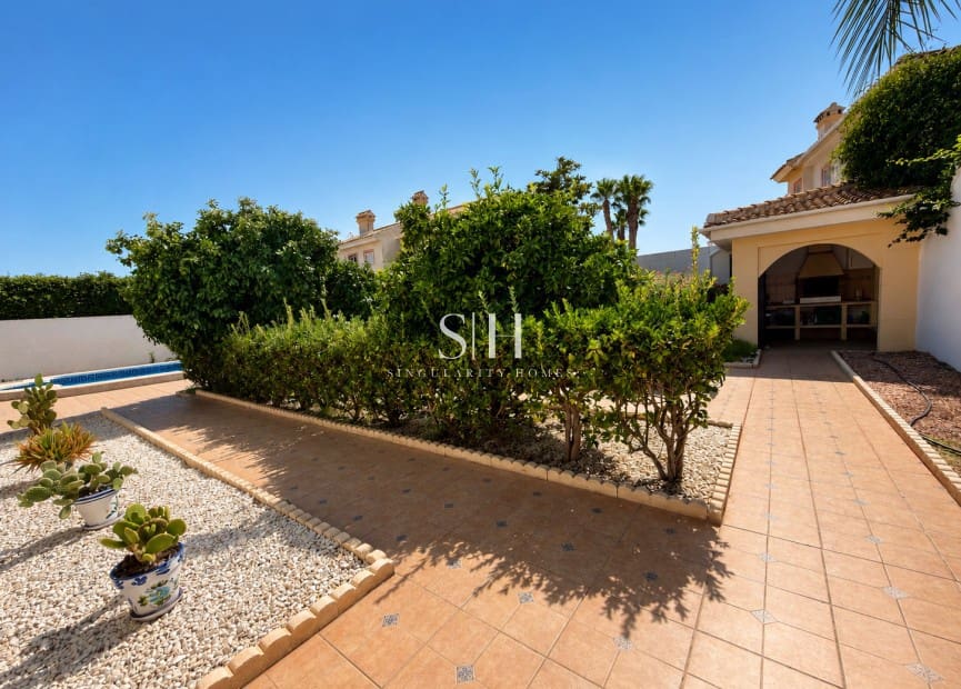 3 chambre Villa/Maison à vendre à Ciudad Quesada avec piscine garage - 450 000 € (Ref: 10006112)
