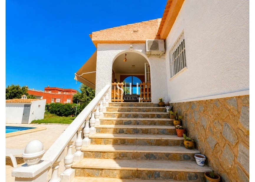 5 Zimmer Villa zu verkaufen in Torrevieja mit Pool Garage - 399.000 € (Ref: 10008101)