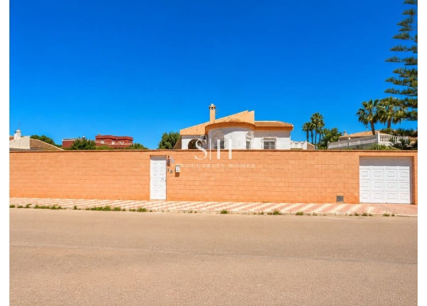 5 Zimmer Villa zu verkaufen in Torrevieja mit Pool Garage - 399.000 € (Ref: 10008101)