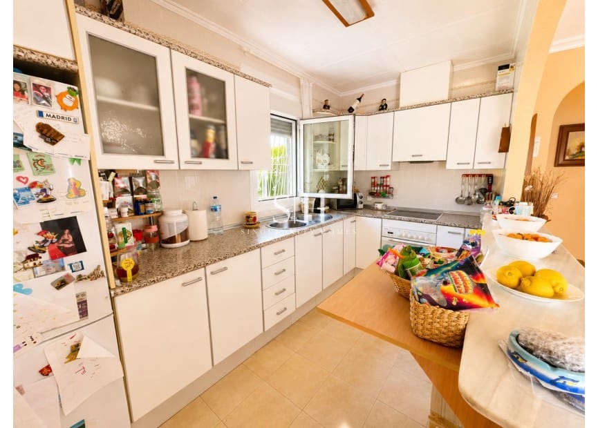 5 Zimmer Villa zu verkaufen in Torrevieja mit Pool Garage - 399.000 € (Ref: 10008101)