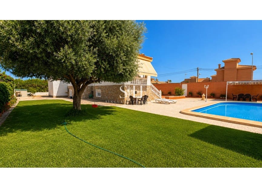 5 Zimmer Villa zu verkaufen in Torrevieja mit Pool Garage - 399.000 € (Ref: 10008101)
