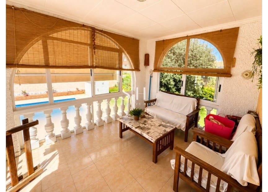 5 Zimmer Villa zu verkaufen in Torrevieja mit Pool Garage - 399.000 € (Ref: 10008101)
