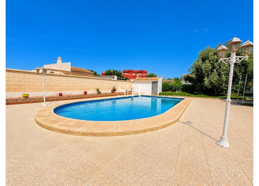 5 Zimmer Villa zu verkaufen in Torrevieja mit Pool Garage - 399.000 € (Ref: 10008101)