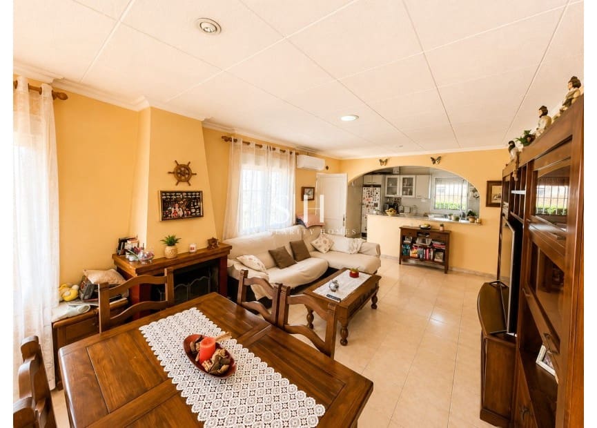 5 Zimmer Villa zu verkaufen in Torrevieja mit Pool Garage - 399.000 € (Ref: 10008101)