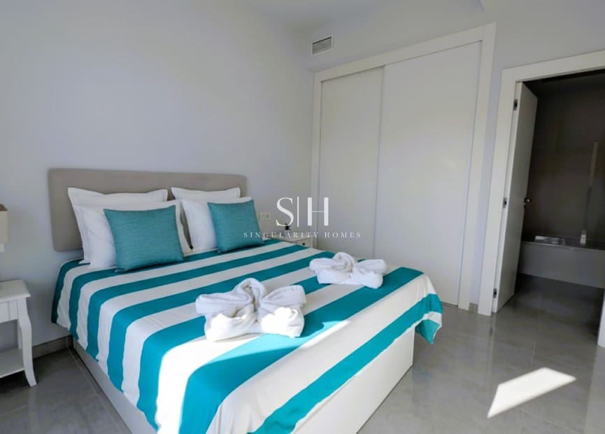 Chalet de 4 habitaciones en Orihuela Costa en venta con piscina - 499.950 € (Ref: 10008102)