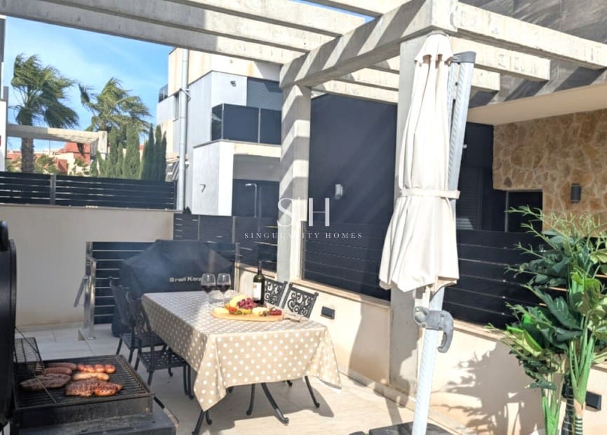 Chalet de 4 habitaciones en Orihuela Costa en venta con piscina - 499.950 € (Ref: 10008102)