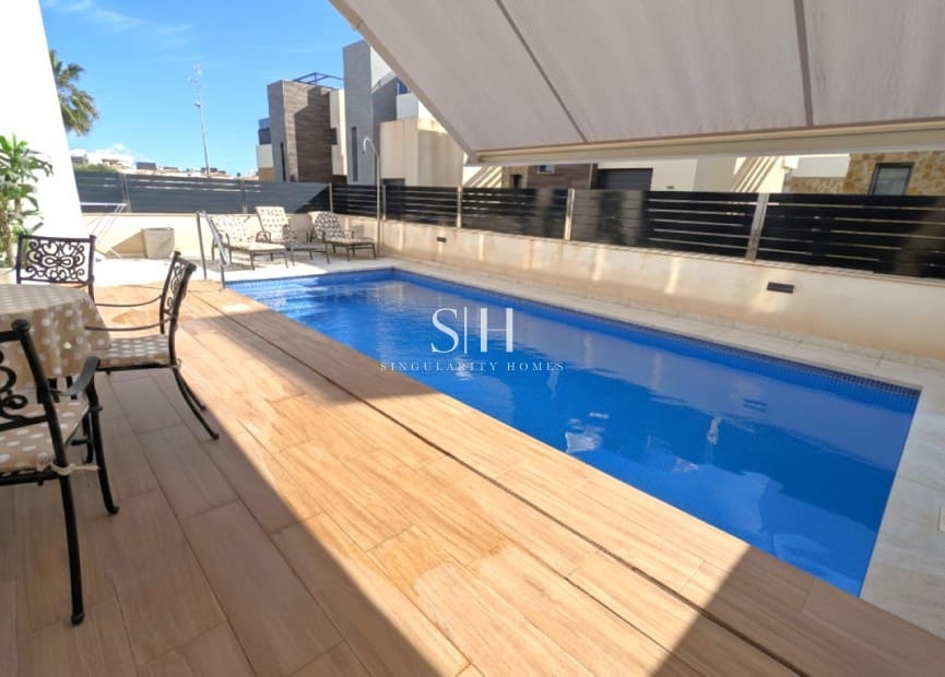 Chalet de 4 habitaciones en Orihuela Costa en venta con piscina - 499.950 € (Ref: 10008102)