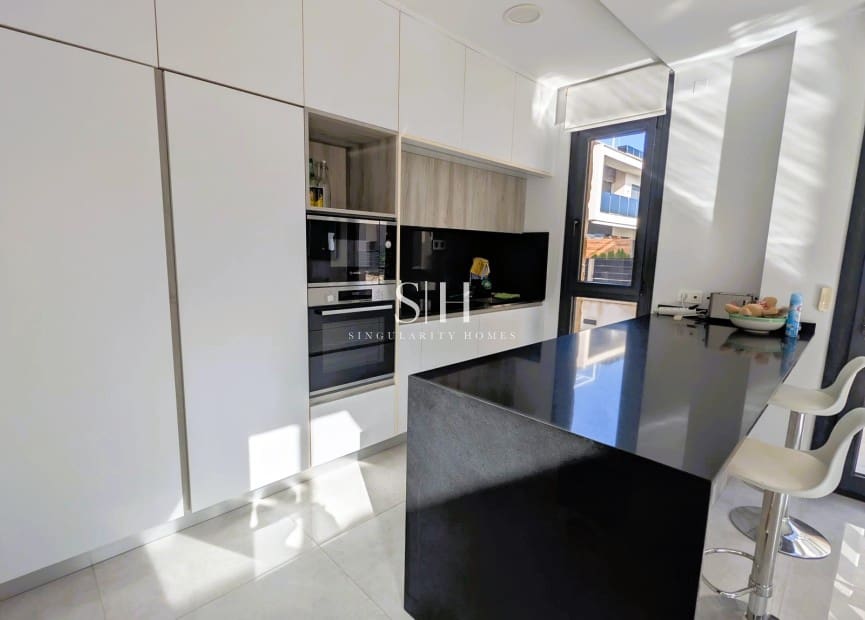 Chalet de 4 habitaciones en Orihuela Costa en venta con piscina - 499.950 € (Ref: 10008102)