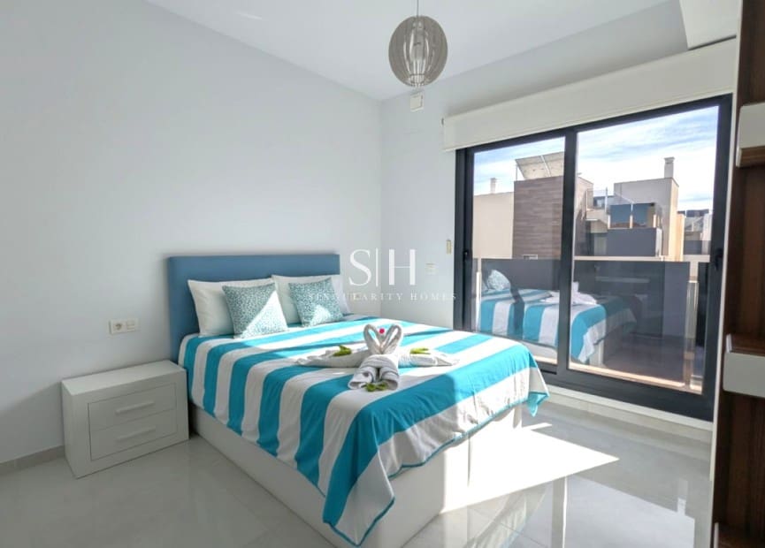 Chalet de 4 habitaciones en Orihuela Costa en venta con piscina - 499.950 € (Ref: 10008102)