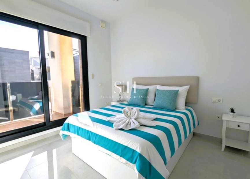 Chalet de 4 habitaciones en Orihuela Costa en venta con piscina - 499.950 € (Ref: 10008102)