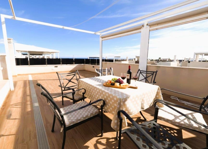 Chalet de 4 habitaciones en Orihuela Costa en venta con piscina - 499.950 € (Ref: 10008102)