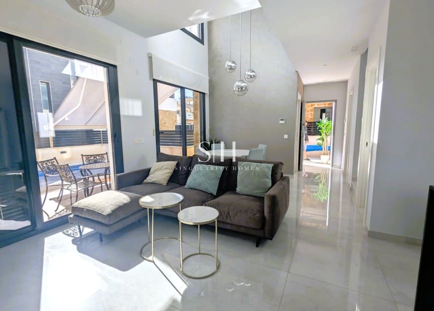 Chalet de 4 habitaciones en Orihuela Costa en venta con piscina - 499.950 € (Ref: 10008102)