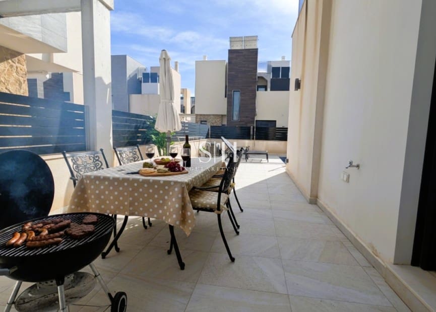 Chalet de 4 habitaciones en Orihuela Costa en venta con piscina - 499.950 € (Ref: 10008102)