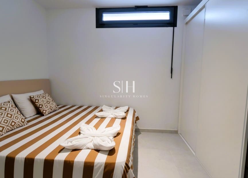 Chalet de 4 habitaciones en Orihuela Costa en venta con piscina - 499.950 € (Ref: 10008102)