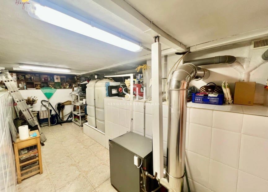 3 bedroom Villa for sale in Torrevieja with pool garage - € 490,000 (Ref: 10021600)