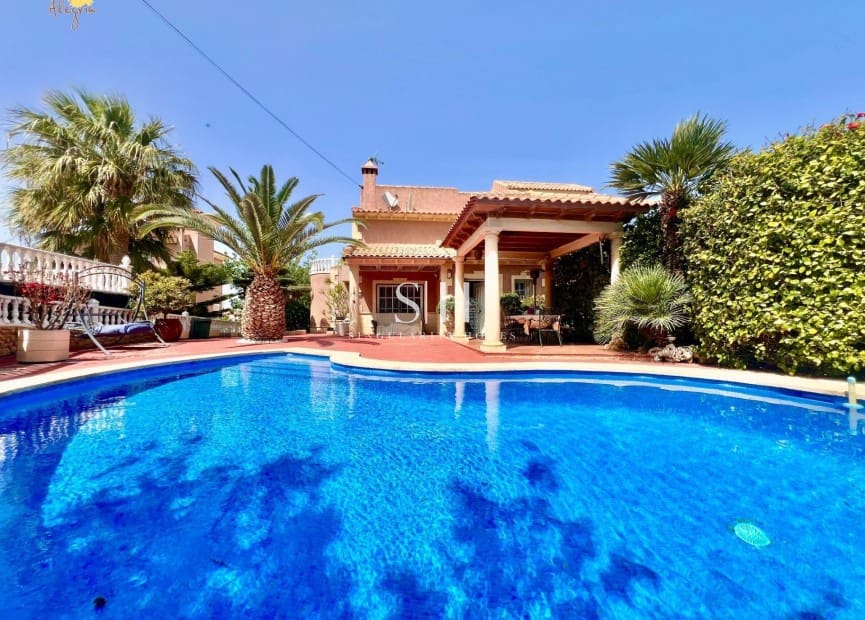 3 bedroom Villa for sale in Torrevieja with pool garage - € 490,000 (Ref: 10021600)